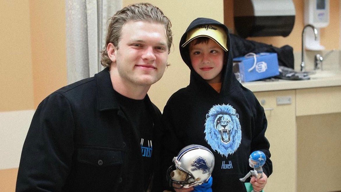 Aidan Hutchinson and Ryder Finkel at Mott Children's Hospital